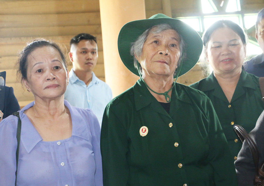 Dù chiến tranh đã đi qua hơn 43 năm nhưng cảnh tượng những ca chấn thương nặng của đồng đội cứ luôn ám ảnh bà Hồng trong những năm qua. Ảnh: Q.T