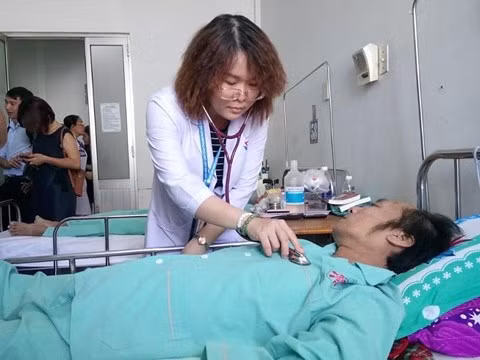 Bệnh nhân đang phục hồi tại Bệnh viện Trưng Vương Bệnh nhân đang phục hồi tại Bệnh viện Trưng Vương