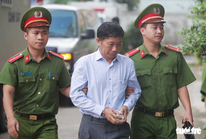 Bị cáo Ninh Văn Quỳnh được đưa đến tòa Bị cáo Ninh Văn Quỳnh được đưa đến tòa