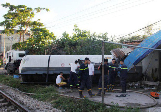 Hiện trường vụ tai nạn đường sắt nghiêm trọng