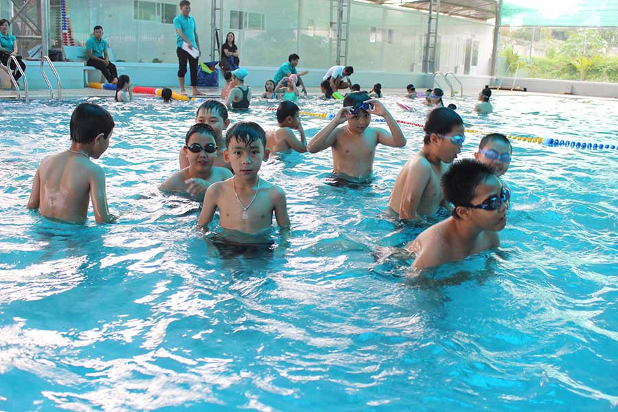 Các học viên thực hành bơi. Ảnh: Phan Lài Các học viên thực hành bơi. Ảnh: Phan Lài