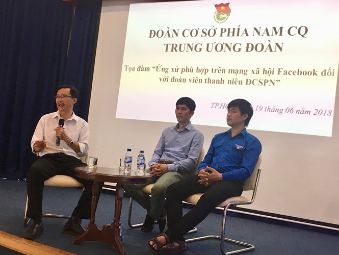 Các khách mời chia sẻ tại buổi tọa đàm