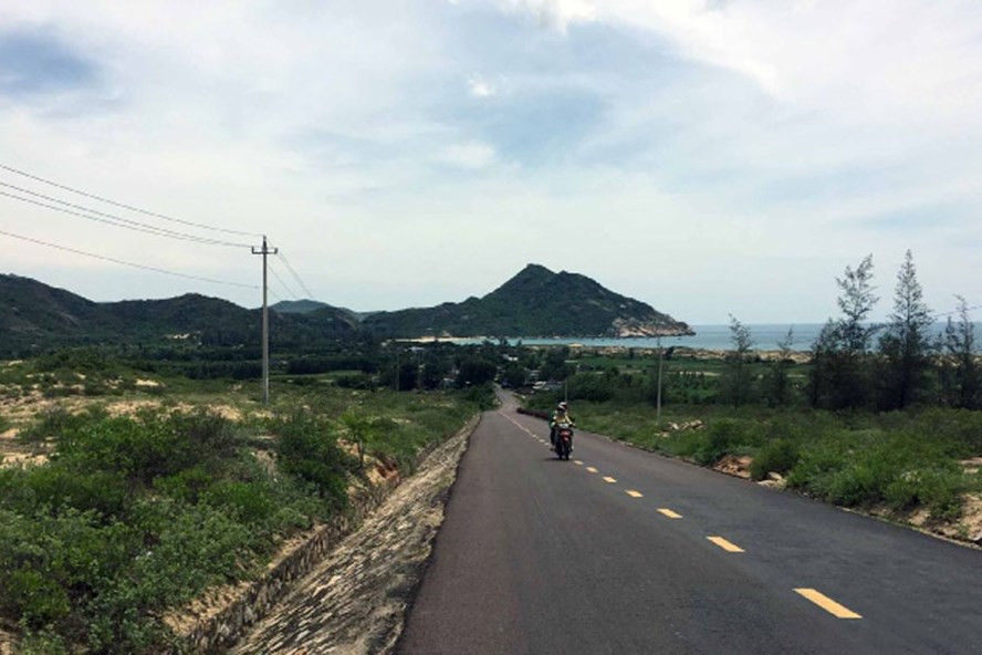 Vĩnh Hội, nhìn từ con đèo giáp ranh xã Cát Tiến.