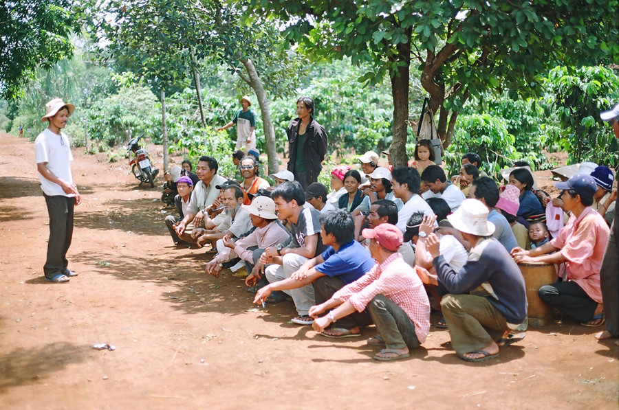 Tuyên truyền bảo vệ môi trường tại vùng nông thôn. Ảnh: Lương Thanh
