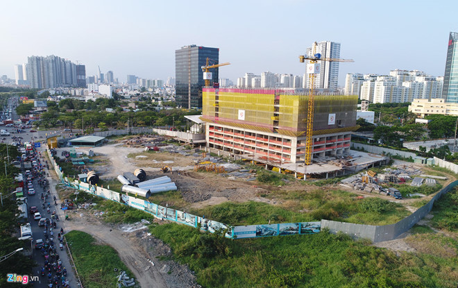 Ngoài lô đất 32 ha ở Phước Kiển, công ty Tân Thuận còn có thêm giao dịch với QCG một lô đất ở phường Tân Phong, quận 7.