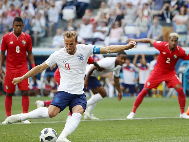 Với cú hat trick, Harry Kane (9) dẫn đầu danh sách dội bom với năm bàn. Với cú hat trick, Harry Kane (9) dẫn đầu danh sách dội bom với năm bàn.