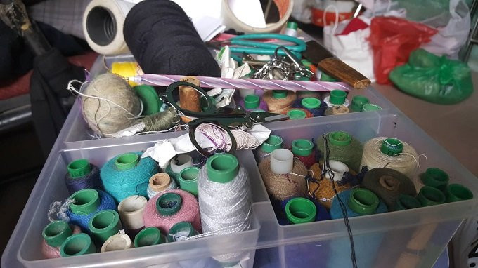  Đồ nghề của bà Hồng. 