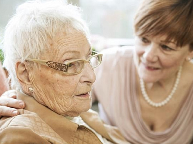 Phụ nữ có nhiều khả năng mắc bệnh sa sút trí tuệ Alzheimer hơn nam giới