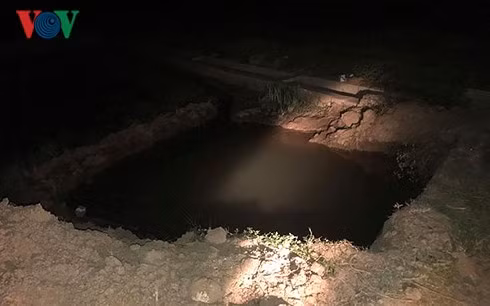 Hố công trình nơi phát hiện thi thể hai cháu nhỏ.