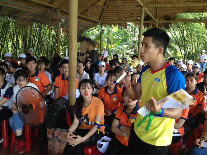 Sinh viên Trường ĐH Công nghệ TP.HCM giao lưu với doanh nhân trẻ trong chương trình khởi nghiệp sáng tạo