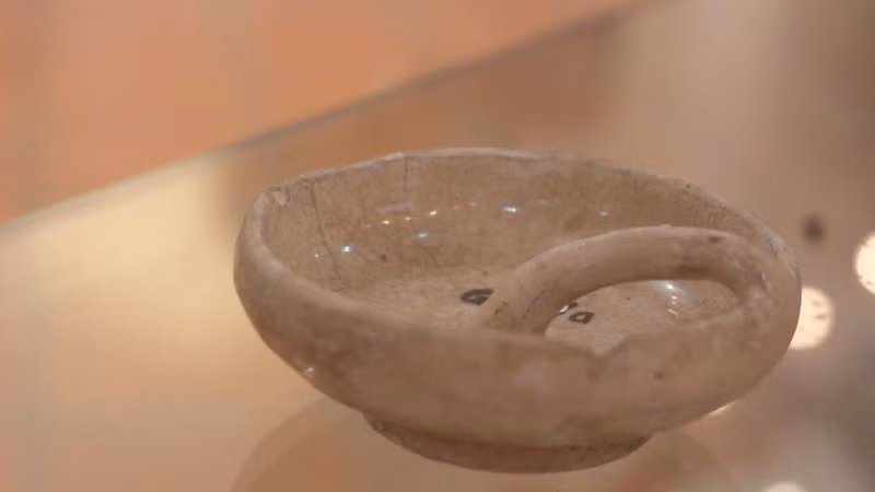 Đèn gốm thời Lý (thế kỷ XIII).