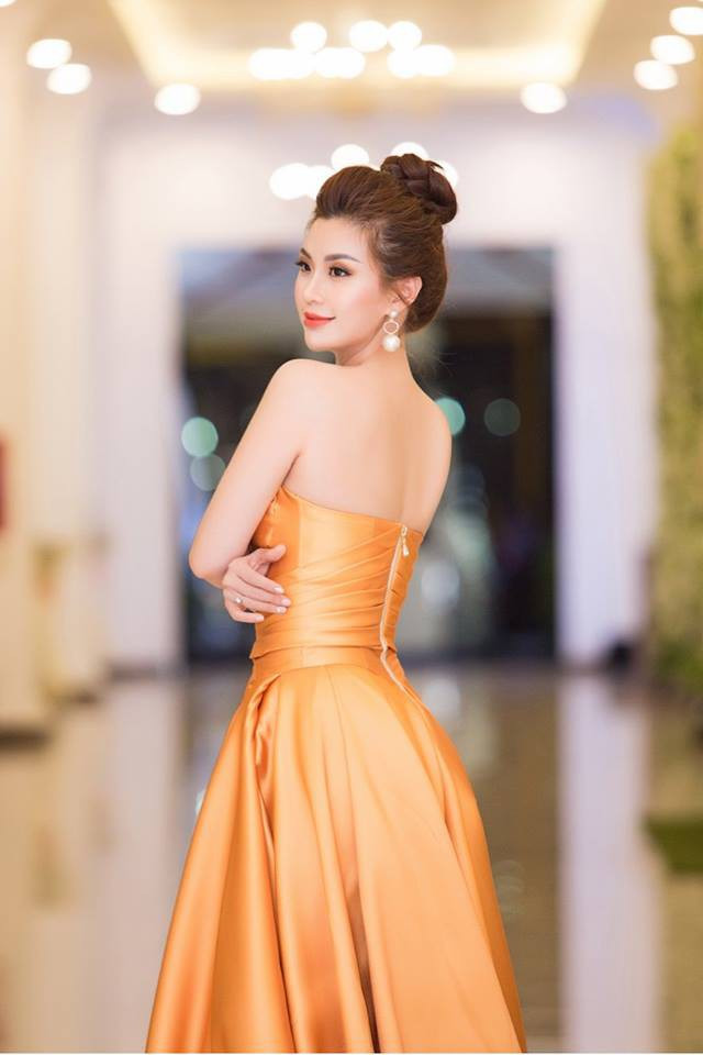 “Điều đó đòi hỏi tôi phải đọc nhật nhiều tin tức trái chiều, ở nhiều lĩnh vực để tự cập nhật kiến thức nền cho mình” - Diễm Trang chia sẻ cùng PV Dân trí. “Điều đó đòi hỏi tôi phải đọc nhật nhiều tin tức trái chiều, ở nhiều lĩnh vực để tự cập nhật kiến thức nền cho mình” - Diễm Trang chia sẻ cùng PV Dân trí.