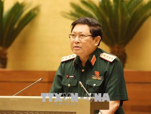 Bộ Trưởng Bộ Quốc phòng Ngô Xuân Lịch giải trình làm rõ vấn đề đại biểu Quốc hội nêu. 