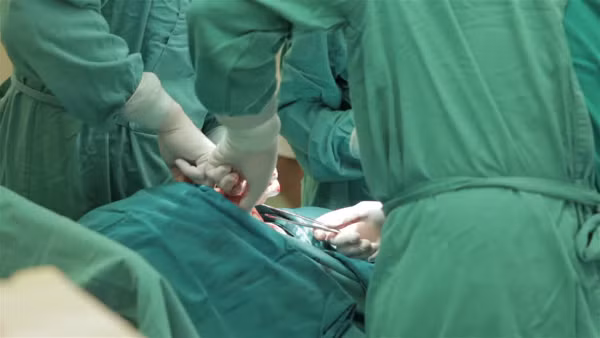 Nhiều phẫu thuật phụ khoa sẽ gây đau hoặc khó chịu cho bệnh nhân. Ảnh: shutterstock