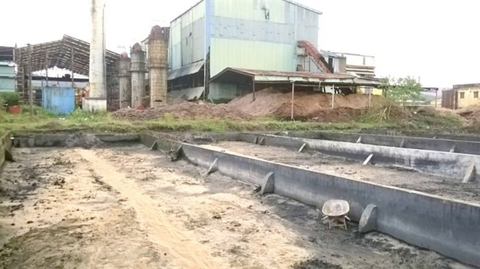 Quang cảnh hoang tàn của nhà máy SX đường thuộc BISUCO hiện nay Quang cảnh hoang tàn của nhà máy SX đường thuộc BISUCO hiện nay