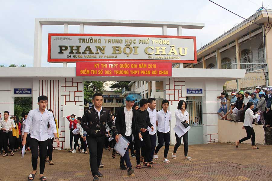 Nhiều thí sinh tại điểm thi Trường THPT Phan Bội Châu (TP. Pleiku) đã hoàn thành kỳ thi. Ảnh: Nguyễn Giang