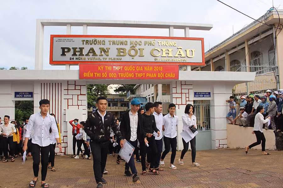 Nhiều thí sinh tại điểm thi Trường THPT Phan Bội Châu (TP. Pleiku) đã hoàn thành kỳ thi. Ảnh: Nguyễn Giang
