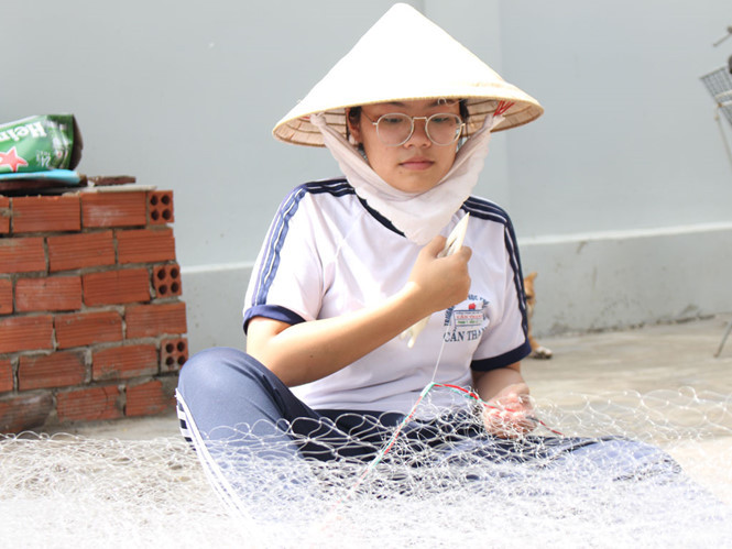 Dù hoàn cảnh có khó khăn thế nào, nhưng Lê vẫn luôn cười và chưa bao giờ ngừng cố gắng Dù hoàn cảnh có khó khăn thế nào, nhưng Lê vẫn luôn cười và chưa bao giờ ngừng cố gắng