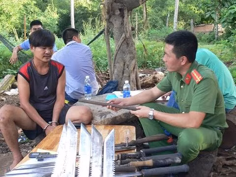 Đối tượng Đạt khai nhận về số vũ khí trên gác.