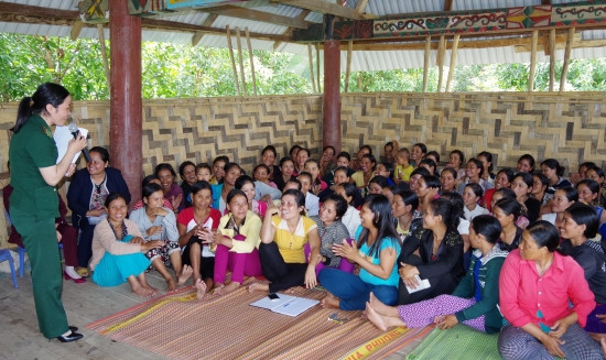 Hội Phụ nữ BĐBP Kon Tum thường xuyên tổ chức tuyên truyền, nâng cao hiểu biết pháp luật cho đồng bào dân tộc thiểu số trên địa bàn. 