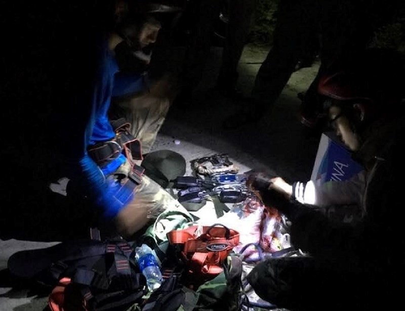  Cơ quan chức năng trong quá trình tổ chức tìm kiếm người mất tích. Ảnh: HH