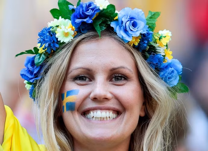 Nữ cổ động viên xinh đẹp của Thụy Điển.