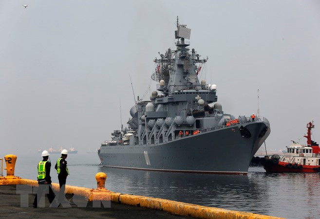Tàu tuần dương tên lửa Varyag của Nga cập cảng Manila ngày 20-4-2017. Ảnh minh họa. (Nguồn: EPA/TTXVN)