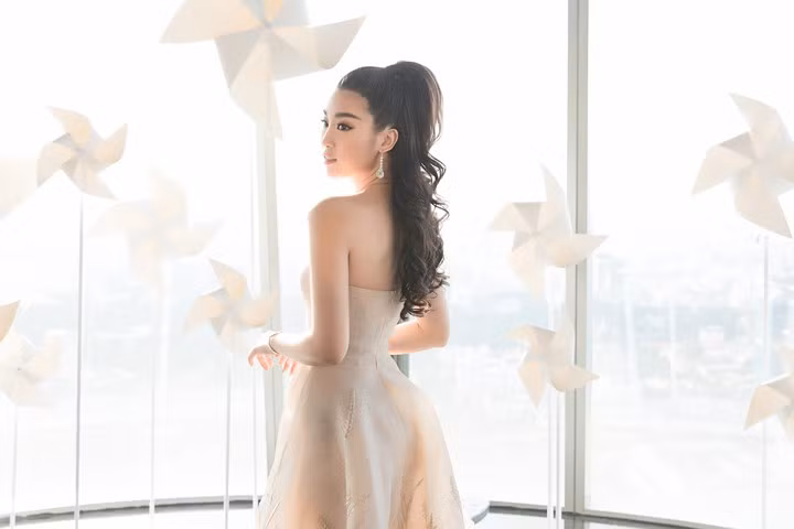  Theo đó, Mỹ Linh trở thành giám khảo trẻ tuổi nhất trong lịch sử Hoa hậu Việt Nam.