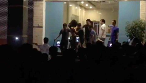 Nghi phạm được đưa về trụ sở công an.