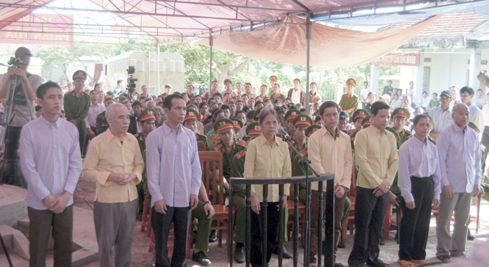  Các bị cáo tại phiên xử ngày 28-5-2013.