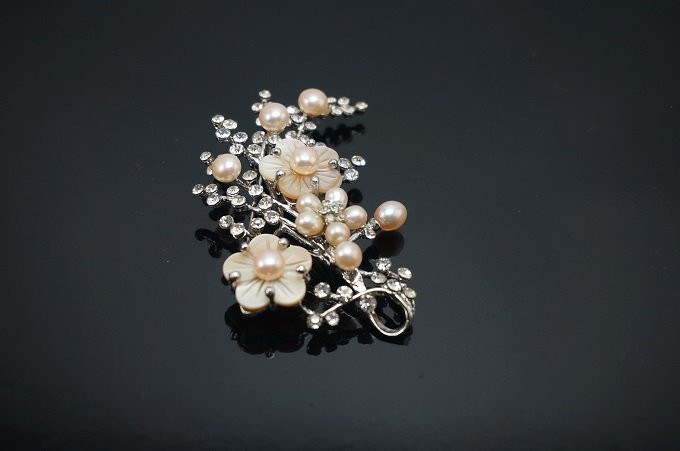 Một món trang sức bé nhỏ nhưng không thể thiếu đối với tủ đồ của mọi người. Bạn hãy mạnh dạn chọn nó làm quà tặng cho mẹ nhân dịp này.