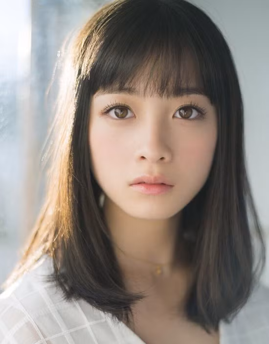 Dù vướng nhiều tranh cãi, Kanna Hashimoto vẫn là mỹ nữ đình đám làng giải trí Nhật Bản.