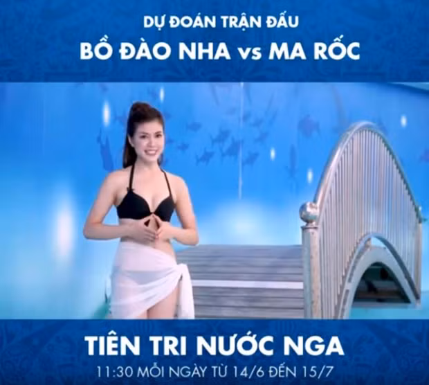 MC Thu Hằng trong trang phục bikini khi dẫn chương trình ‘Tiên tri nước Nga’. 