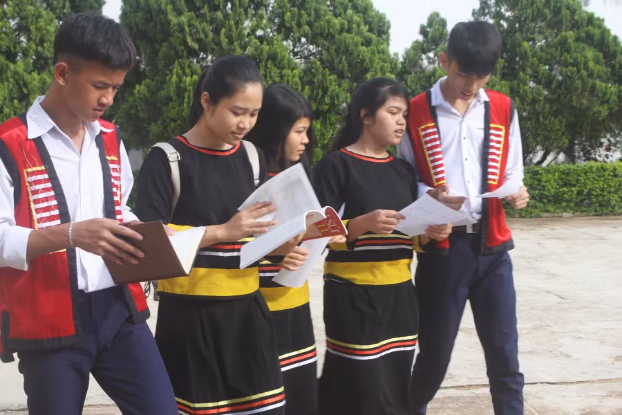 Rcom H’Tuyết (Trường PTDTNT tỉnh Gia Lai) với ước mơ học chuyên ngành báo chí. Ảnh: N.T