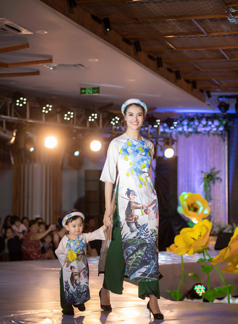 Người mẫu Hồng Quế và con gái