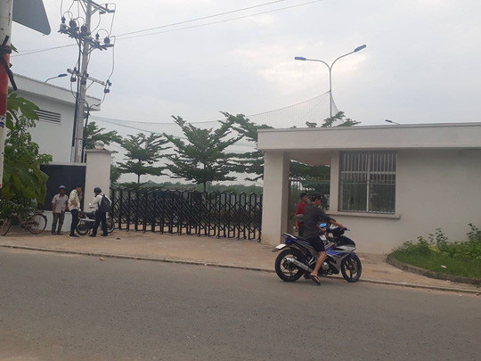 Cổng dẫn vào khu vực công nhân gặp nạn