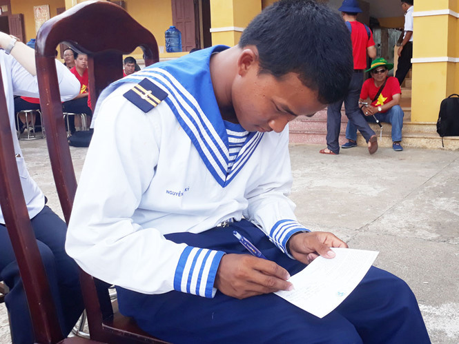 Chiến sĩ trẻ ở đảo Trường Sa Đông với dòng thư viết vội gửi về cho mẹ