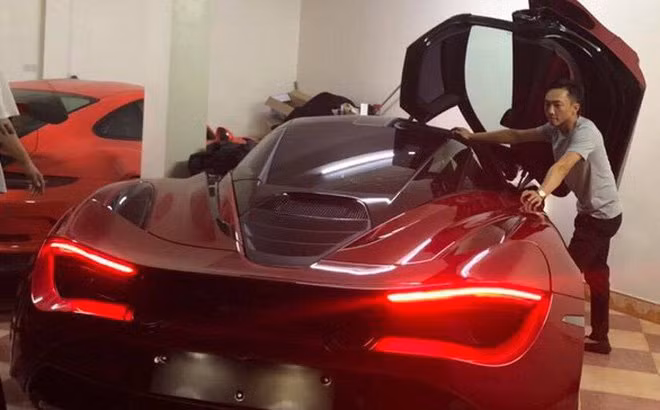  Siêu xe McLaren 720S màu đỏ Memphis.