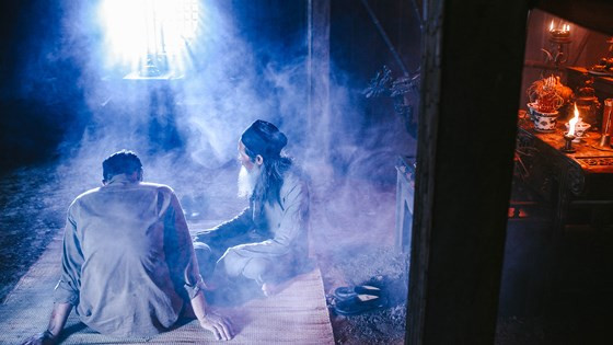 Những khung hình tăng thêm sự kì bí cho Người bất tử Những khung hình tăng thêm sự kì bí cho Người bất tử