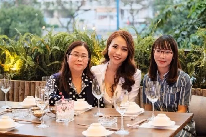  Cường Đô La ra mắt gia đình Đàm Thu Trang…