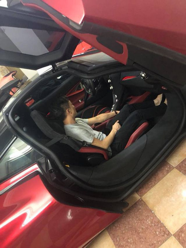  Cường Đôla đã nhận hàng loạt lời chúc mừng vì cho rằng anh đã tậu siêu xe này.