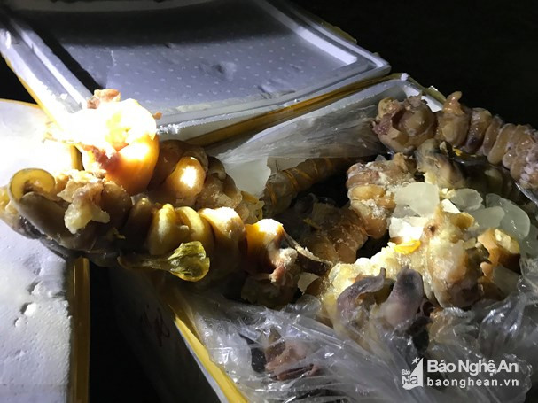 Số chân giò không rõ nguồn gốc. 