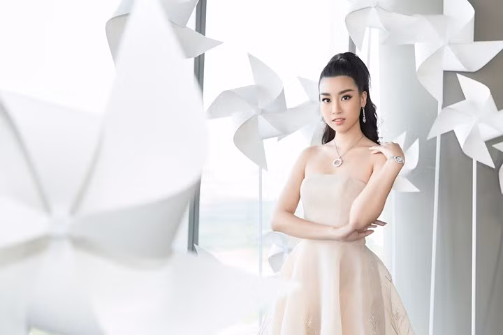  Show diễn mới đây của NTK Chung Thanh Phong quy tụ nhiều ngôi sao nổi tiếng tham dự trong đó có Hoa hậu Đỗ Mỹ Linh.