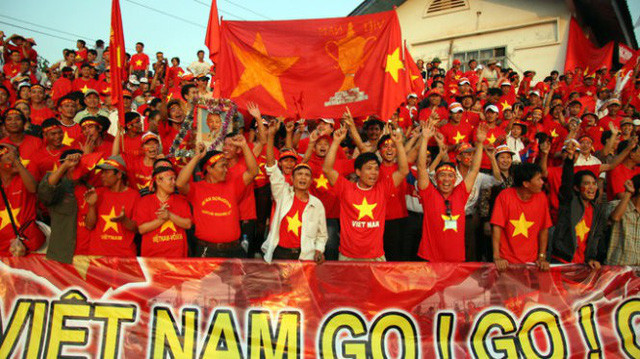 Người hâm mộ luôn dành hết tình cảm cho đội tuyển bóng đá - Ảnh tư liệu TT