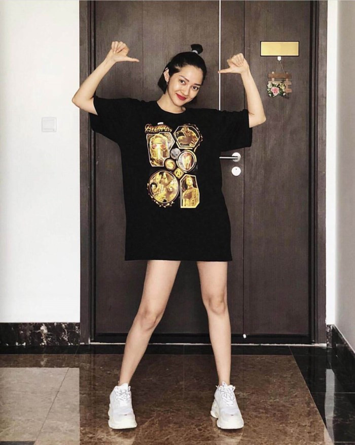 Chỉ cần búi củ tỏi nửa đầu nhí nhảnh thế này, Bảo Anh đã lập tức trở về đúng tuổi của mình.