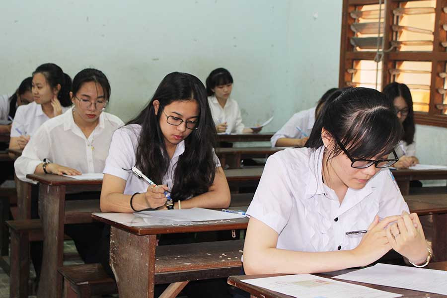  8 Thí sinh sẵn sàng chờ phát đề trong phòng thi. Ảnh: Nguyễn Giang