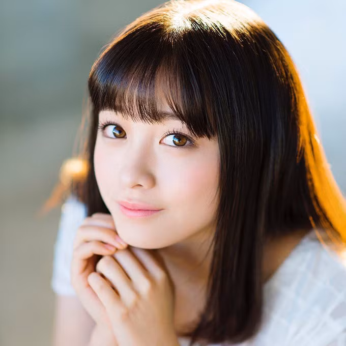  Từ đó, Kanna Hashimoto đắt show quảng cáo, được mời tham gia nhiều phim điện ảnh, truyền hình.