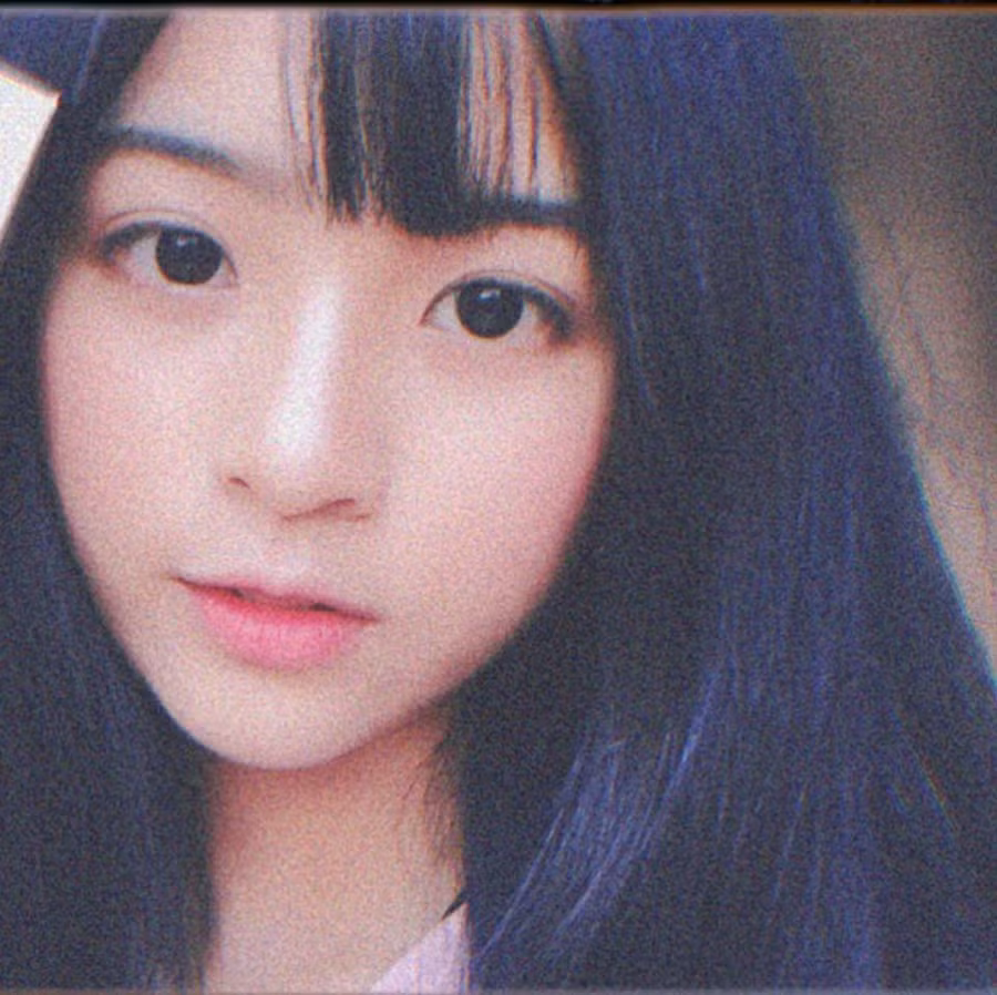 THPT chuyên Phan Bội Châu là ngôi trường có rất nhiều nữ sinh đa tài. Trước đó, nhiều người đã biết tới và ngưỡng mộ Khánh Vy - 