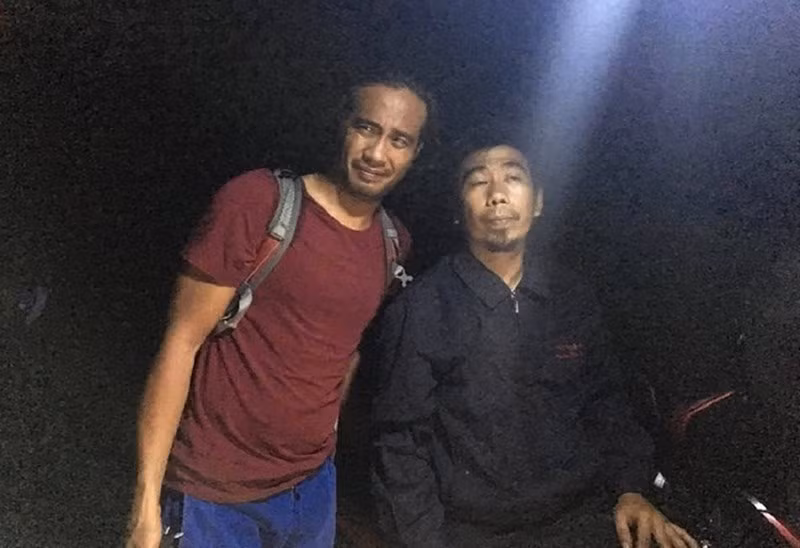 Du khách người Philippines đi lạc trong rừng được ngư dân cứu. Ảnh: HH.