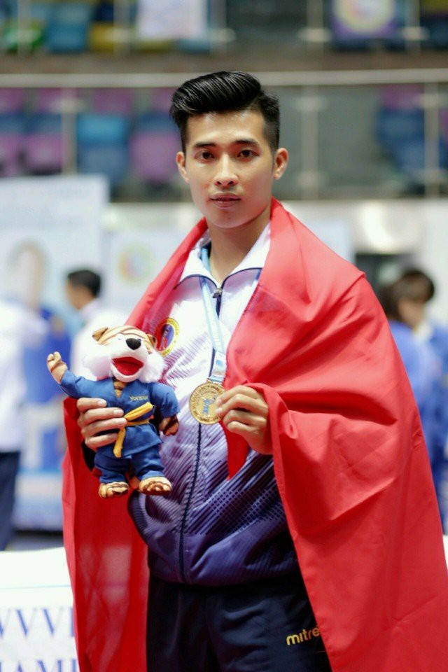 Gần đây nhất, 3 lần đại diện cho Việt Nam tham dự giải đấu thế giới tại Pháp, Ấn Độ và Algeria, Phúc Thịnh đều đem về huy chương Vàng.